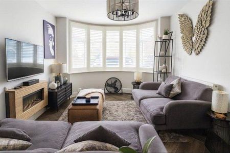 3 bedroom semi-detached house to rent - Photo 3