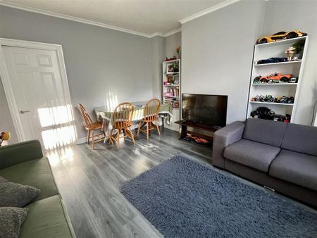 3 bedroom detached house to rent - Photo 2