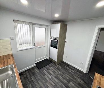 4 bedroom bungalow to rent - Photo 4