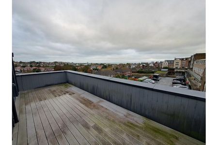 2 bedroom penthouse to rent - Photo 2