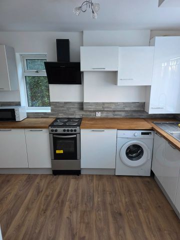 Room in a Shared House, Foundry Mill Street, LS14 - Photo 3