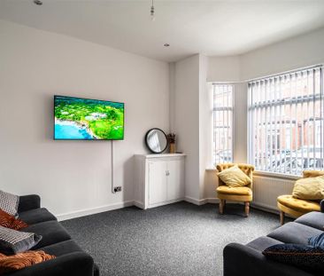 1 bedroom in a house share to rent - Photo 2