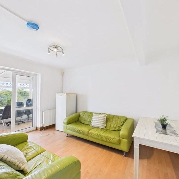 5 Bed Flat, Wolseley Road Coldean, BN1 - Photo 1