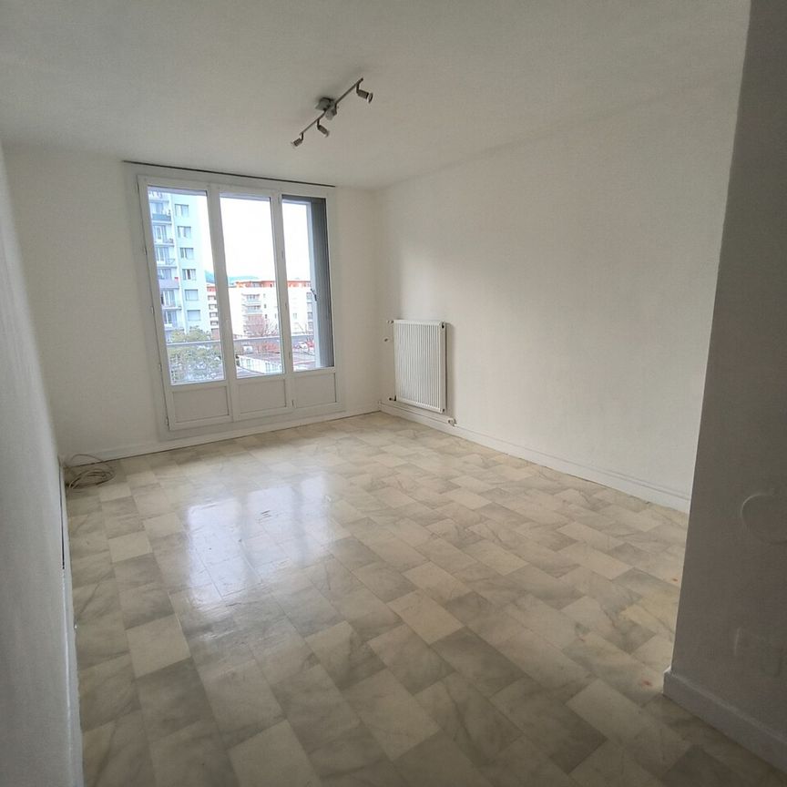 Location Appartement 4 pièces 65m² ECHIROLLES 38130 - Photo 1