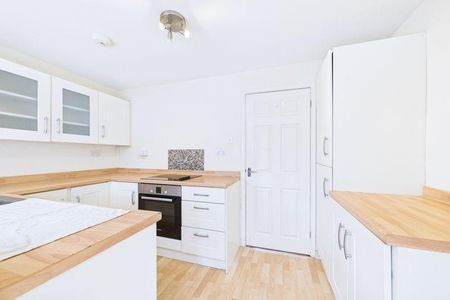 2 bedroom terraced house to rent - Photo 2