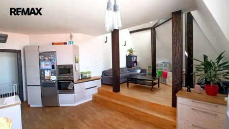 Krásný Vinohradský Loft 3kk s rohovou kupolí. - Photo 3