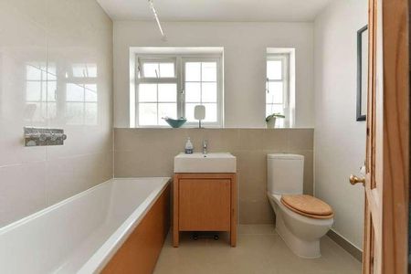 Grove Close, Kingston, KT1 - Photo 2