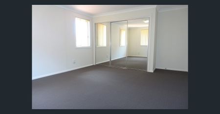 Townhouse is great location - Photo 2