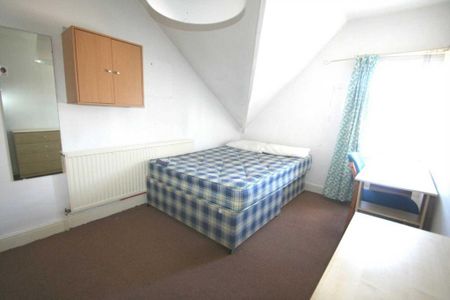 4 bedroom flat to rent - Photo 4