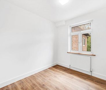 3 bedroom flat to rent - Photo 6