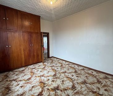 Close to town, tidy home - Photo 2