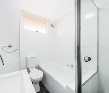 Bright 2-bedroom apartment in 'Cammeray Towers' - Photo 4