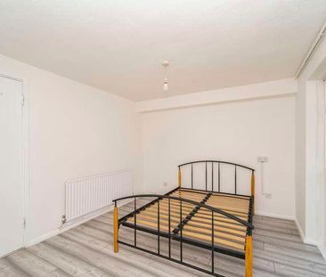 Buckingham Avenue, Perivale, Greenford, UB6 - Photo 2