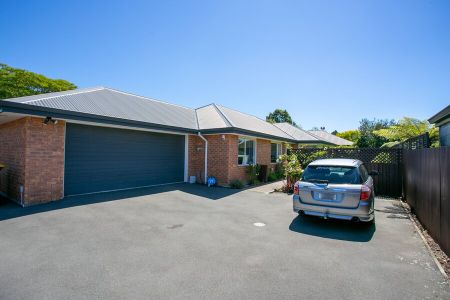 HOON HAY – 3 BEDROOM, 1 BATHROOM, DOUBLE GARAGE - Photo 2