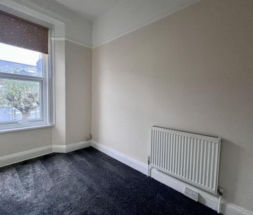 3 bedroom flat to rent - Photo 4