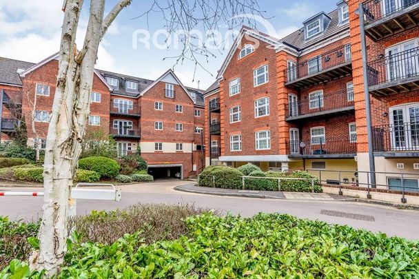 Dorchester Court, 283 London Road, Camberley, GU15 - Photo 1