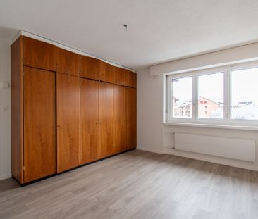 Grosszügige, gepflegte 5.5 Zimmer-Wohnung mit Balkon - Photo 4