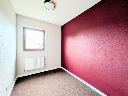 3 bedroom end of terrace house to rent - Photo 2