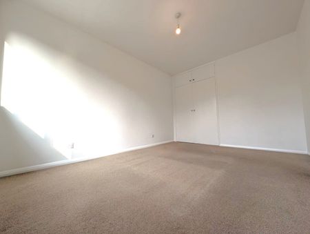 3 Bed Maisonette, Pinelands Close, SE3 - Photo 3