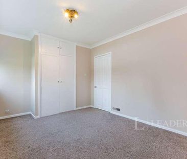 St Marys, Victoria Road, Weybridge, KT13 - Photo 2