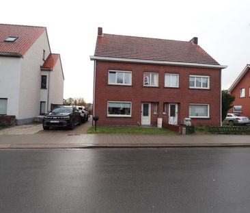 Een ruim woonhuis - halfopen bebouwing - met garage en tuin. - Foto 5