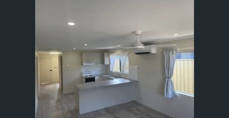 CUTE 2 BEDROOM, 1 BATHROOM DUPLEX WITH LARGE YARD - Photo 4