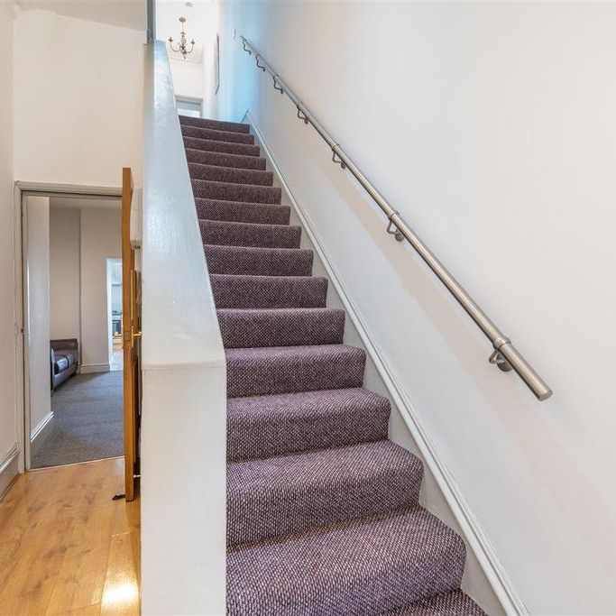 6 bedroom terraced house to rent - Photo 1