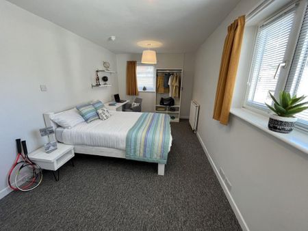 8 bedroom house to rent - Photo 2