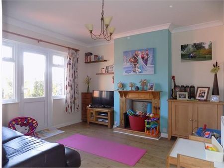 3 bedroom semi-detached house to rent - Photo 2