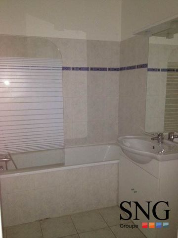 T2 AVEC BALCON ET DEUX PARKINGS - Photo 3