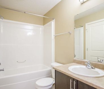 Stylish & Comfortable 2-Bedroom Home – Available Now! - Photo 5