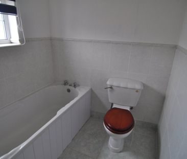 2 bed Flat - To Let - Photo 1