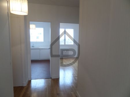 2 PIÈCES DE 50 M² AVEC BALCON, PARKING ET CAVE - Photo 3