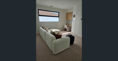 Caulfield South Townhouse for Lease — 4BR, 3BA, $1600/week from 28 February 2026 - Photo 3