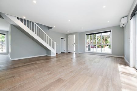 Luxurious townhouse, heart of Blackburn South - Photo 4