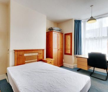 6 bedroom terraced house to rent - Photo 2
