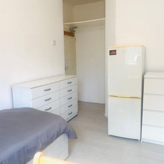 Room in a Shared Flat, Kington House, NW6 - Photo 1