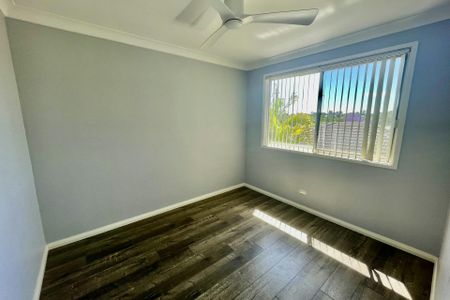 Tastefully Presented Two Bedroom Half-House - Photo 4