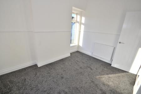 2 bedroom Terraced House To Let - Photo 4