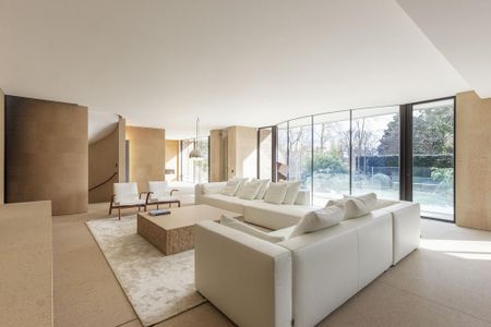 5 bedroom detached house to rent - Photo 2