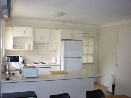 BEAUTIFULLY APPOINTED AND FULLY FURNISHED TWO (2x) BEDROOM FREE STANDING MODERN BRICK DWELLING WITH GARAGE - Photo 2