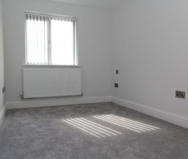 2 bedroom link detached house to rent - Photo 3