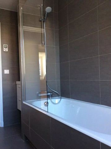 location Appartement T5 DE 129.3m² À PARIS - Photo 4