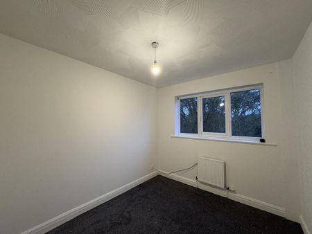 4 bedroom semi-detached house to rent - Photo 5