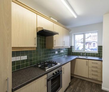 3 bedroom end of terrace house to rent - Photo 1