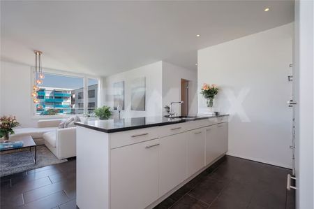 Moderne 2.5-Zimmer-Wohnung mit Balkon und Stadtblick in Schlieren - Foto 3
