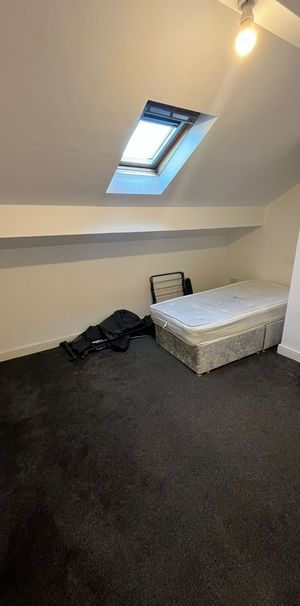 Room in a Shared House, Recreation View, LS11 - Photo 1