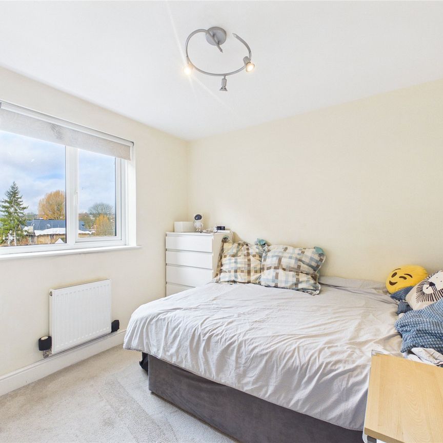 2 bedroom Flat in Morris Mews, Loudwater - Photo 1