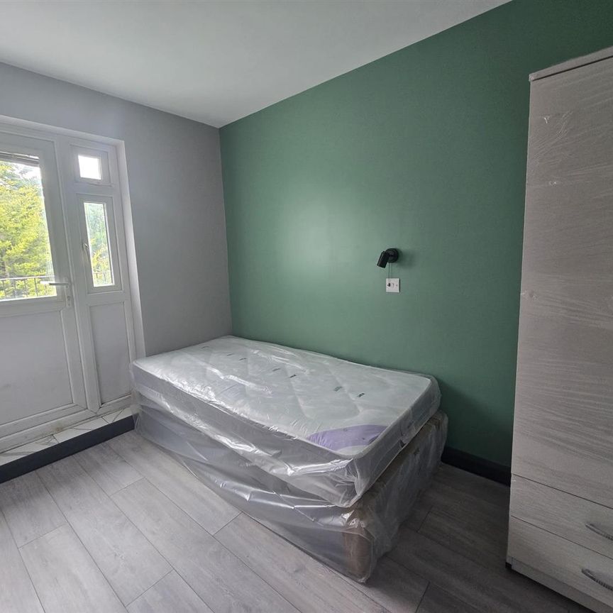 Victoria Road, Ruislip HA6, London - Photo 1