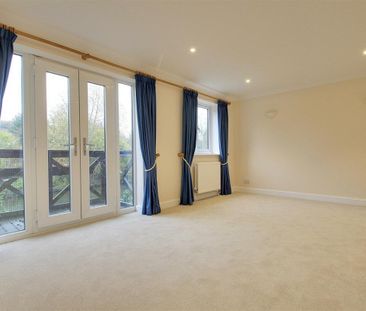 Brook Lane, Berkhamsted - Photo 2